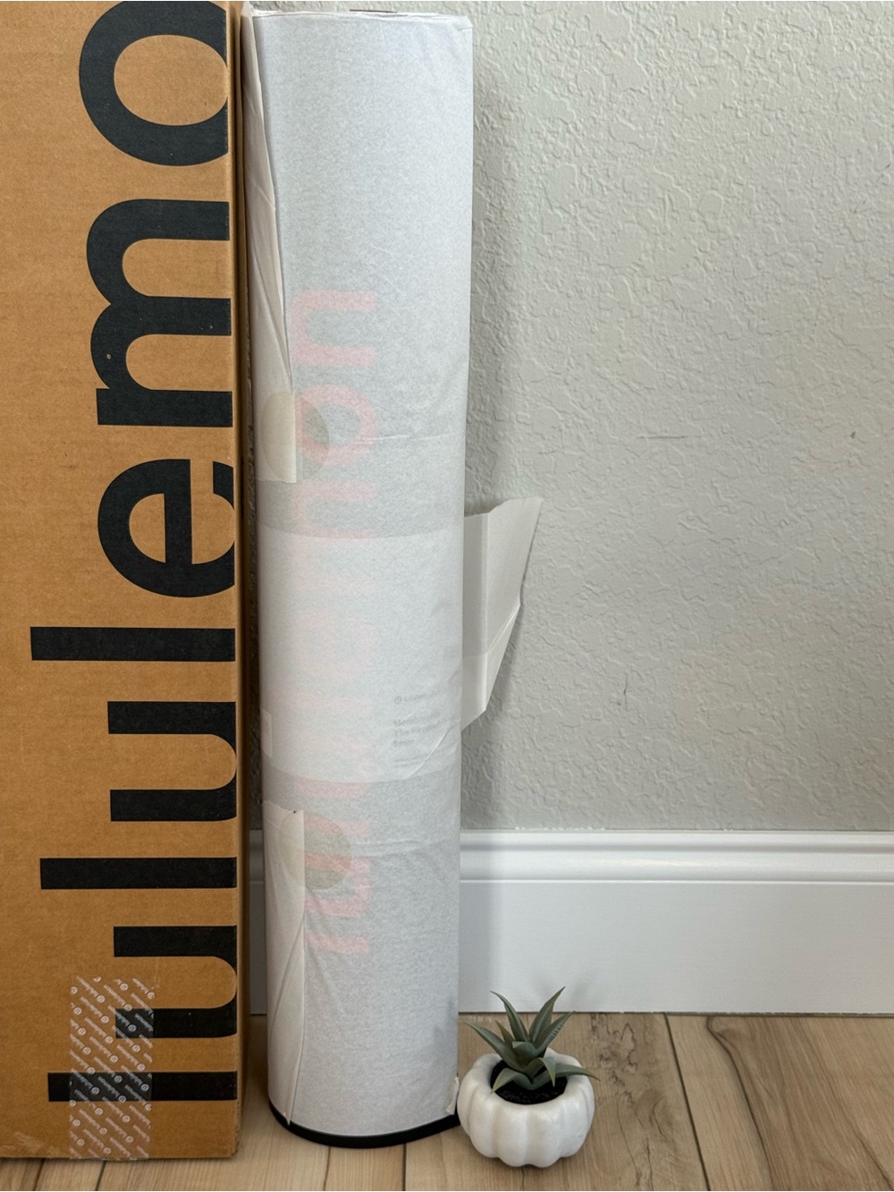 Lululemon The reversible yoga mat 5mm NIB membership edition black red wordmark - Picture 5 of 8